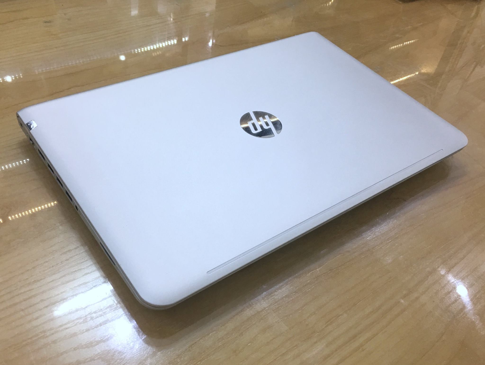 Laptop HP Envy 15-ae130TX (P6M95PA)-6.jpg